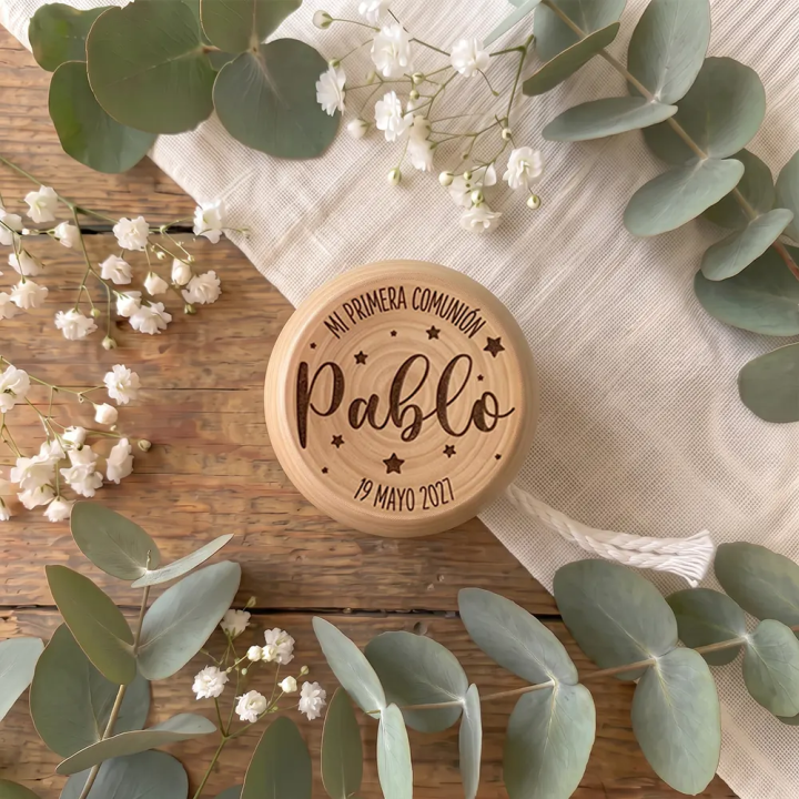 Yoyós de madera personalizados para comunión, Alegría Estudio.