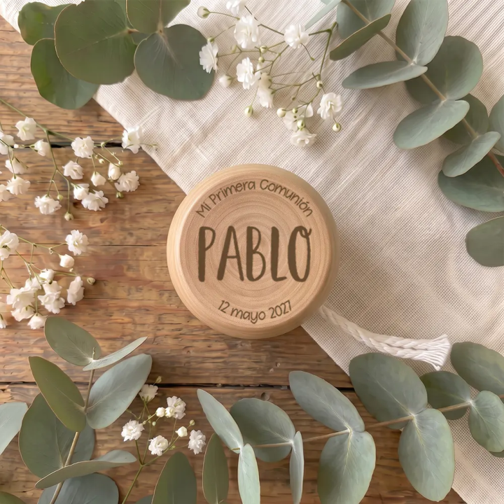 Detalles de comunión infantiles juguetes de madera listos para regalar, Alegría Estudio.