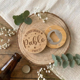 Abridor de madera personalizado para Primera Comunión con diseño de estrellas, Alegría Estudio