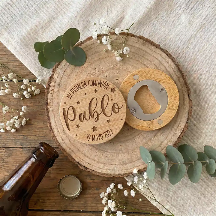 Abridor de madera personalizado para Primera Comunión con diseño de estrellas, Alegría Estudio