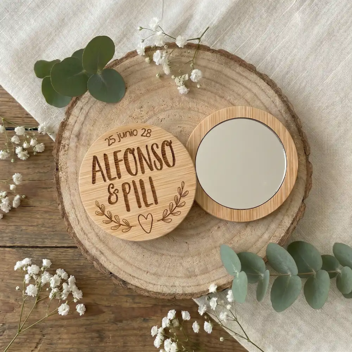 Espejos personalizados para boda en madera natural, Alegría Estudio