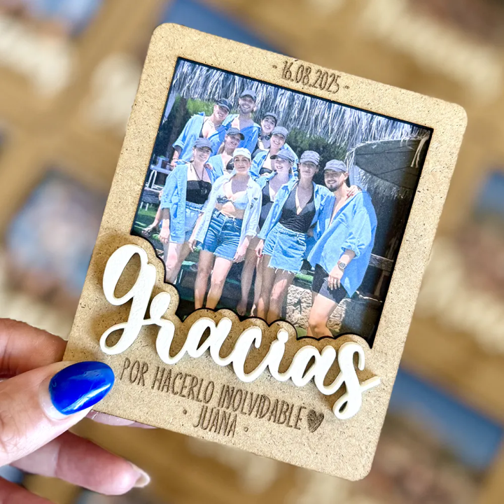 Marco tipo polaroid con imán para regalar a amigos en bodas, Alegría Estudio